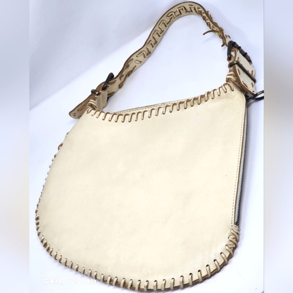 Fendi Runway Oyster Shaped Leather & Metal Shoulder Bag - Picture 5 of 16